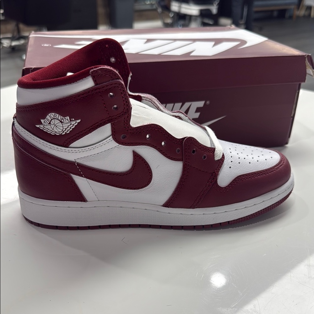 NEW Nike Air Jordan 1 Retro High OG Sneakers in White/Team Red (WITH BOX)